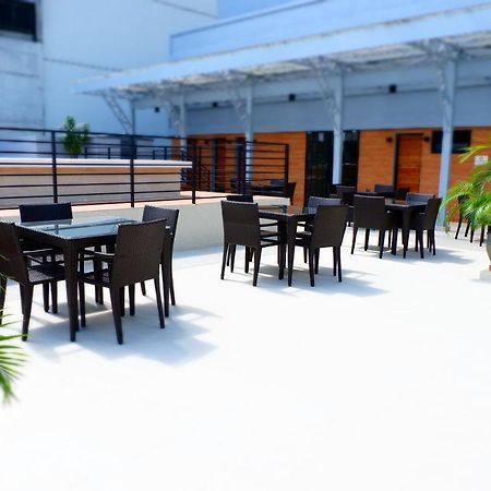 The Charter House Hotel Makati City Luaran gambar