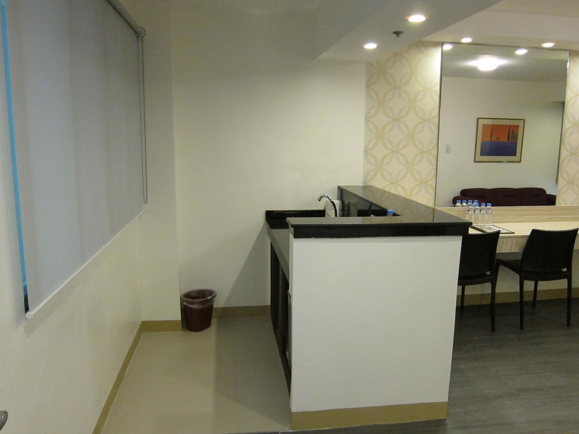 The Charter House Hotel Makati City Luaran gambar