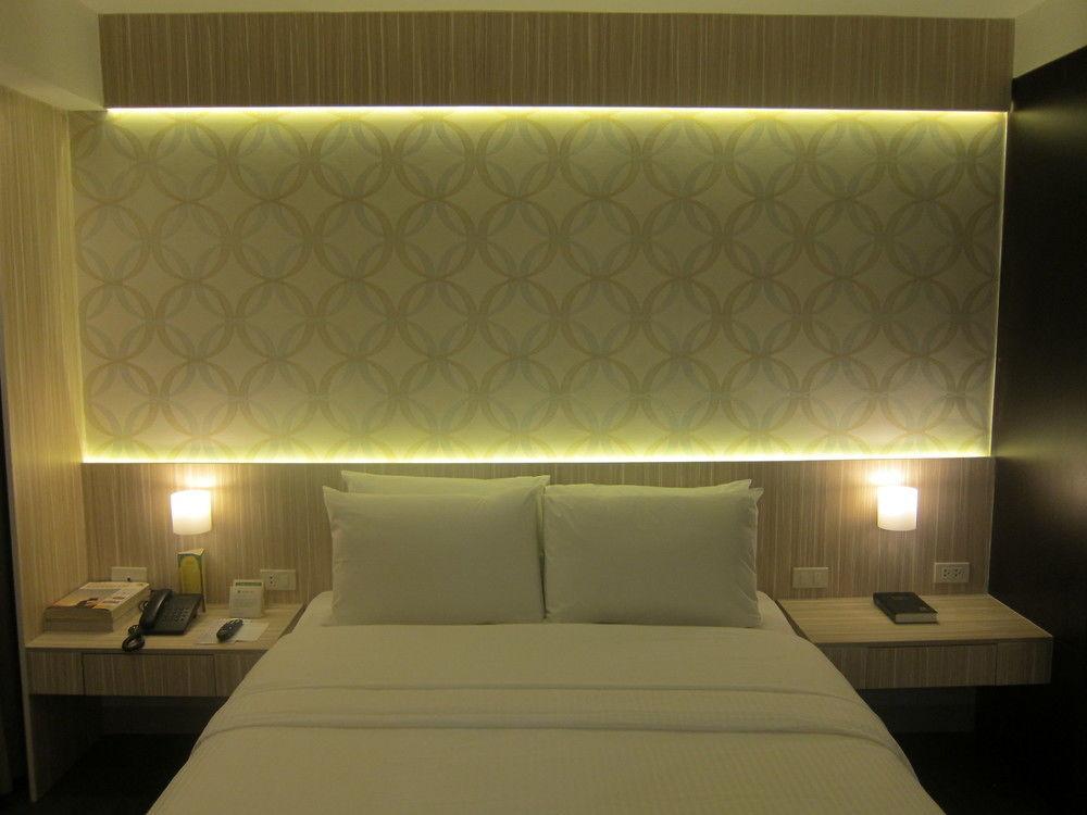 The Charter House Hotel Makati City Luaran gambar