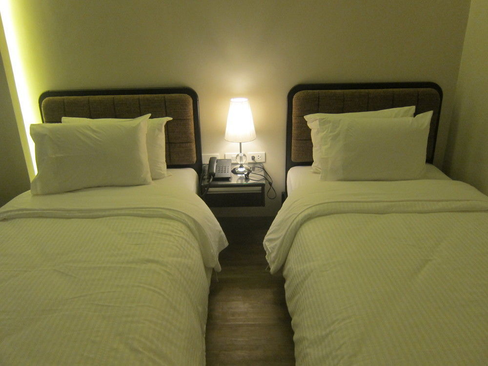 The Charter House Hotel Makati City Luaran gambar