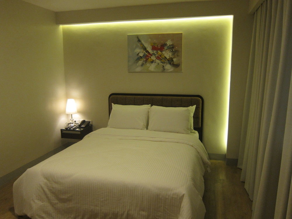 The Charter House Hotel Makati City Luaran gambar