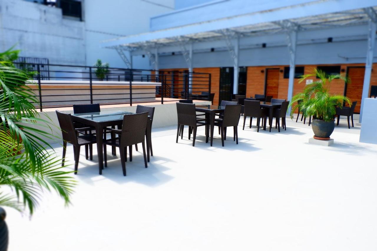The Charter House Hotel Makati City Luaran gambar
